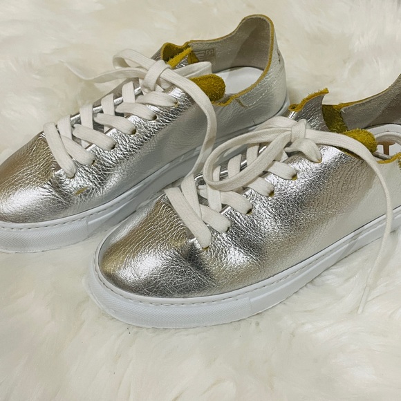 Sam Edelman Poppy Lace Up Sneakers, Silver Metalic Leather. Size 6 - Picture 2 of 6